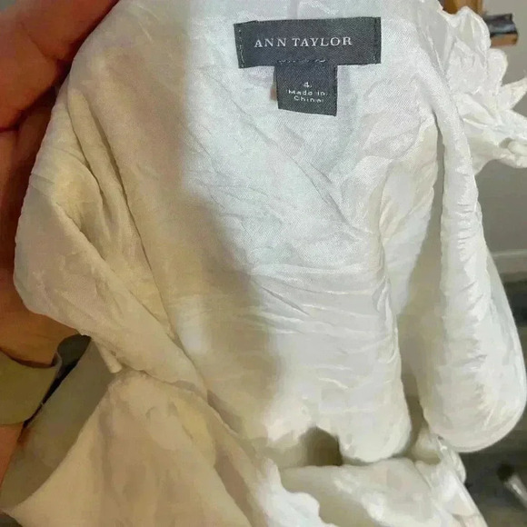 Ann Taylor white dress with floral accents size 4 - Picture 7 of 8